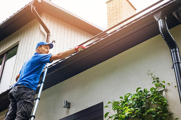 Gutter Installer